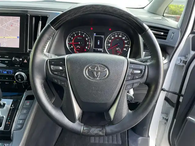 トヨタ アルファード S Cパッケージ 千葉県 2022(令4)年 6.2万km ホワイトパールクリスタルシャイン サンルーフ/黒レザーシート/純正ディスプレイオーディオ/・ナビ/Bluetooth/フルセグTV/純正12.1インチフリップダウンモニター/両後パワースライドドア/パワーバックドア/前席パワーシート/前席シートヒーター/前席シートベンチレーション/トヨタセーフティーセンス/・プリクラッシュセーフティー/・レーンディパーチャーアラート/・パーキングサポートブレーキ/・ロードサインアシスト/アダプティブクルーズコントロール/ステアリングヒーター/スマートキー/前後コーナーセンサー/AC100V100W電源/純正ドライブレコーダー【DRT-H68A】/ビルトインETC/純正18インチアルミホイール/黒木目調パネル/純正LEDヘッドライト/フォグランプ/社外HDMI/サイド＆カーテンエアバッグ/新車時保証書＆取扱説明書