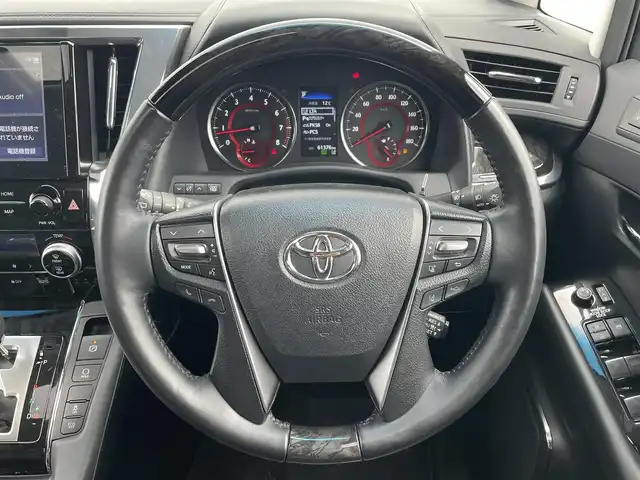 トヨタ アルファード S Cパッケージ 滋賀県 2022(令4)年 6.2万km ホワイトパールクリスタルシャイン 純正ディスプレイオーディオ/(Bluetooth/フルセグ/carplay)/サンルーフ/フリップダウンモニター/トヨタセーフティーセンス/・プリクラッシュセーフティ/・レーダークルーズコントロール/・レーンキープアシスト/・標識認識/・先行車発進告知/・Autoハイビーム/LEDオートライト/レザーシート/パワーシート(D席メモリ付き)/シートヒーター/ベンチレーション/ステアリングヒーター/バックカメラ/両側電動スライドドア/電動リアゲート/電動パーキング/ブレーキホールド/電動格納ミラー/ビルトインETC/USB/スペアキー