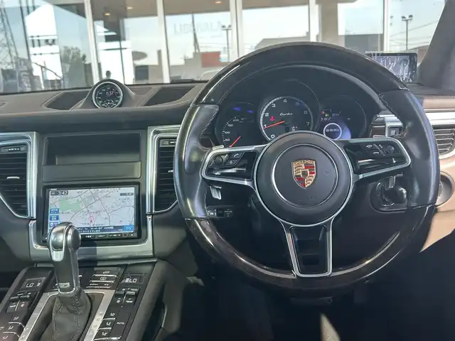 ポルシェ マカン ターボ 茨城県 2014(平26)年 6.9万km シルバー スポーツクロノパッケージ/ベージュ革シート/パノラマSR/BOSEスピーカー/純正ナビ/フルセグTV/バックカメラ/ETC/パワーシート/シートヒーター/パワーバックドア/スマートキー/純正21インチAW