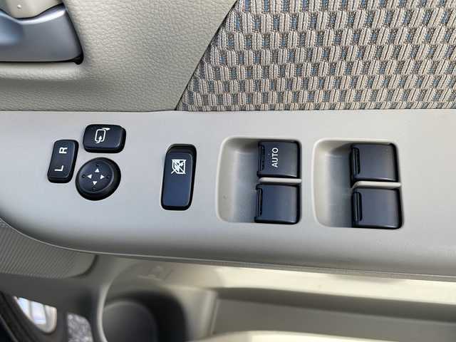 日産 ＮＶ１００クリッパー リオ G 兵庫県 2023(令5)年 3.1万km 緑 ワンオーナー/社外メモリナビ/　Bluetooth/USB/DVD/iPod/AM/FM/両側パワースライドドア/ビルトインETC/バックカメラ/ベンチシート/シートヒーター（D席）/アイドリングストップ/パーキングアシスト/アンチロック・ブレーキ・システム/レーンキープアシスト/前後コーナーセンサー/横滑り防止装置/盗難防止装置/衝突被害軽減システム/パワーステアリング/パワーウィンドウ/純正フロアマット/純正アルミホイール/LEDヘッドライト/エアバッグ（W）/スペアキー（1本）/保証書/取扱説明書