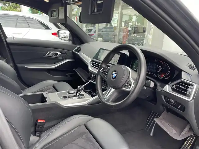 ＢＭＷ ３２０ｉ Mスポーツ 東京都 2020(令2)年 2万km ミネラルグレー 純正ナビ/（BT/FM/AM/Apple CarPlay/Android Auto）/アクティブクルーズコントロール/レーンチェンジアシスト/レーンコントロールアシスト/レーンチェンジウォーニング/オートマチックハイビーム/全方位カメラ/コーナーセンサー/パドルシフト/シートヒーター（D/N）/パワーシート（D/N）/オートホールド/ハーフレザーシート/パワーバックドア/スマートキー/スペアキー/ETC2.0