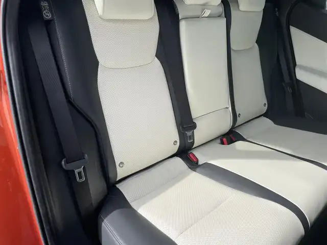 レクサス ＮＸ 350h Fスポーツ 愛知県 2023(令5)年 6.2万km ブレージングカーネリアンコントラストレイヤリング 純正14インチディスプレイオーディオ（ナビ付き）/フルセグTV/Bluetooth/USB接続/全方位カメラ/ETC2.0/本革シート/パワーシート（D/N）/シートヒーター（D/N）/シートベンチレーション（D/N）/ツインムーンルーフ/純正フロアマット/ハンズフリーパワーバックドア/純正20インチアルミホイール/LEDヘッドライト/オートマチックハイビーム/コーナーセンサー/衝突軽減ブレーキ/レーダークルーズコントロール/レーンキープアシスト/純正ドライブレコーダー（前後）/充電用USBポート（3個）/電動パーキングブレーキ/ブレーキホールド/パドルシフト/カードキー