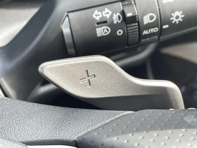 レクサス ＮＸ 350h Fスポーツ 愛知県 2023(令5)年 6.2万km ブレージングカーネリアンコントラストレイヤリング 純正14インチディスプレイオーディオ（ナビ付き）/フルセグTV/Bluetooth/USB接続/全方位カメラ/ETC2.0/本革シート/パワーシート（D/N）/シートヒーター（D/N）/シートベンチレーション（D/N）/ツインムーンルーフ/純正フロアマット/ハンズフリーパワーバックドア/純正20インチアルミホイール/LEDヘッドライト/オートマチックハイビーム/コーナーセンサー/衝突軽減ブレーキ/レーダークルーズコントロール/レーンキープアシスト/純正ドライブレコーダー（前後）/充電用USBポート（3個）/電動パーキングブレーキ/ブレーキホールド/パドルシフト/カードキー