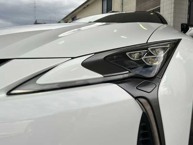 レクサス ＬＣ 500 Lパッケージ 京都府 2017(平29)年 3.6万km ホワイトノーヴァガラスフレーク マークレビンソン　/ムーンルーフ/純正SDナビ/フルセグTV/Bluetooth/CD/DVD再生機能/AUX/Miracast　/白本革/メモリーパワーシート　　/ＨＵＤ　/ＢＳＭ　/禁煙　/バックカメラ　/前後コーナーセンサー　/ＬＥＤヘッドライト/オートライト/オートマチックハイビーム/ウィンカーミラー　/電動格納ミラー/クルコン追従有/レーンキープアシスト/衝突軽減ブレーキ　/パドルシフト　/スマートキー　/純正ドライブレコーダー/Wサイドエアバッグ/カーテンエアバッグ