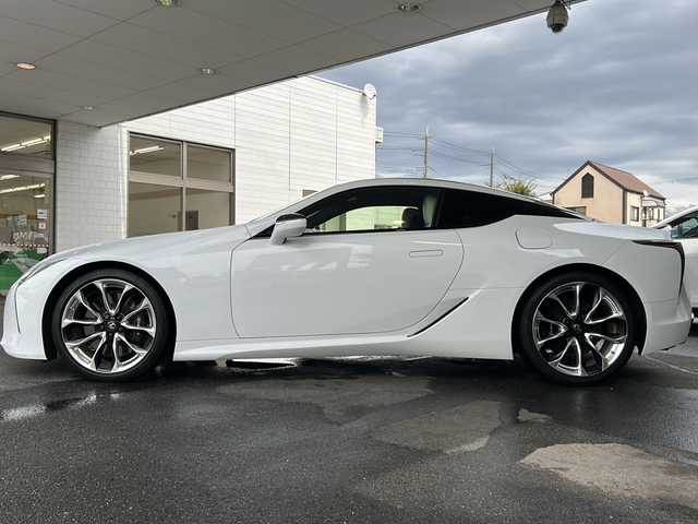 レクサス ＬＣ 500 Lパッケージ 京都府 2017(平29)年 3.6万km ホワイトノーヴァガラスフレーク マークレビンソン　/ムーンルーフ/純正SDナビ/フルセグTV/Bluetooth/CD/DVD再生機能/AUX/Miracast　/白本革/メモリーパワーシート　　/ＨＵＤ　/ＢＳＭ　/禁煙　/バックカメラ　/前後コーナーセンサー　/ＬＥＤヘッドライト/オートライト/オートマチックハイビーム/ウィンカーミラー　/電動格納ミラー/クルコン追従有/レーンキープアシスト/衝突軽減ブレーキ　/パドルシフト　/スマートキー　/純正ドライブレコーダー/Wサイドエアバッグ/カーテンエアバッグ