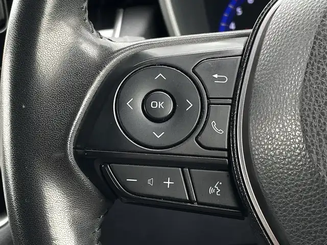 トヨタ カローラ スポーツ ハイブリッドG Z 千葉県 2019(令1)年 3.3万km ホワイトパールクリスタルシャイン 純正7インチナビ/(Bluetooth/フルセグ/CD/DVD)/バックカメラ/衝突被害軽減システム/車線逸脱警報/クルーズコントロール/横滑り防止装置/ETC/ドライブレコーダー/アイドリングストップ/LEDヘッドライト/フォグランプ/オートライト/ウィンカーミラー/電動格納ミラー/純正18インチAW/シートリフター/プッシュスタート/スマートキー/フロアマット/ドアバイザー/スペアキー/取扱説明書/保証書