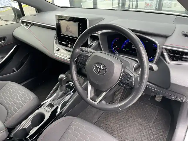 トヨタ カローラ スポーツ ハイブリッドG Z 千葉県 2019(令1)年 3.3万km ホワイトパールクリスタルシャイン 純正7インチナビ/(Bluetooth/フルセグ/CD/DVD)/バックカメラ/衝突被害軽減システム/車線逸脱警報/クルーズコントロール/横滑り防止装置/ETC/ドライブレコーダー/アイドリングストップ/LEDヘッドライト/フォグランプ/オートライト/ウィンカーミラー/電動格納ミラー/純正18インチAW/シートリフター/プッシュスタート/スマートキー/フロアマット/ドアバイザー/スペアキー/取扱説明書/保証書