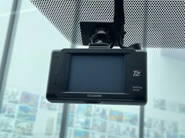 トヨタ カローラ スポーツ ハイブリッドG Z 千葉県 2019(令1)年 3.3万km ホワイトパールクリスタルシャイン 純正7インチナビ/(Bluetooth/フルセグ/CD/DVD)/バックカメラ/衝突被害軽減システム/車線逸脱警報/クルーズコントロール/横滑り防止装置/ETC/ドライブレコーダー/アイドリングストップ/LEDヘッドライト/フォグランプ/オートライト/ウィンカーミラー/電動格納ミラー/純正18インチAW/シートリフター/プッシュスタート/スマートキー/フロアマット/ドアバイザー/スペアキー/取扱説明書/保証書