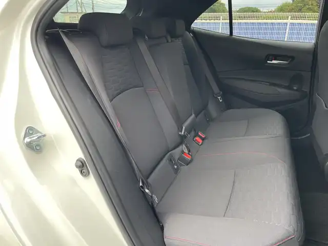 トヨタ カローラ スポーツ ハイブリッドG Z 千葉県 2019(令1)年 3.3万km ホワイトパールクリスタルシャイン 純正7インチナビ/(Bluetooth/フルセグ/CD/DVD)/バックカメラ/衝突被害軽減システム/車線逸脱警報/クルーズコントロール/横滑り防止装置/ETC/ドライブレコーダー/アイドリングストップ/LEDヘッドライト/フォグランプ/オートライト/ウィンカーミラー/電動格納ミラー/純正18インチAW/シートリフター/プッシュスタート/スマートキー/フロアマット/ドアバイザー/スペアキー/取扱説明書/保証書