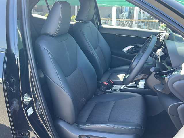 トヨタ ヤリスクロス ハイブリッド Z 茨城県 2024(令6)年 1.8万km ブラックマイカ 純正8インチナビ/パノラミックビューモニター/ビルドインETC/シートヒーター/パワーシート/ハーフレザーシート/スマートキー/プッシュスタート/トヨタセーフティセンス/レーンキープアシスト/衝突被害軽減システム/パーキングアシスト/パーキングサポートブレーキ/ロードサインアシスト/レーダークルーズコントロール/LEDオートライト/オートマチックハイビーム/USBポート/ステアリングスイッチ/ステアリングヒーター/ブレーキホールド