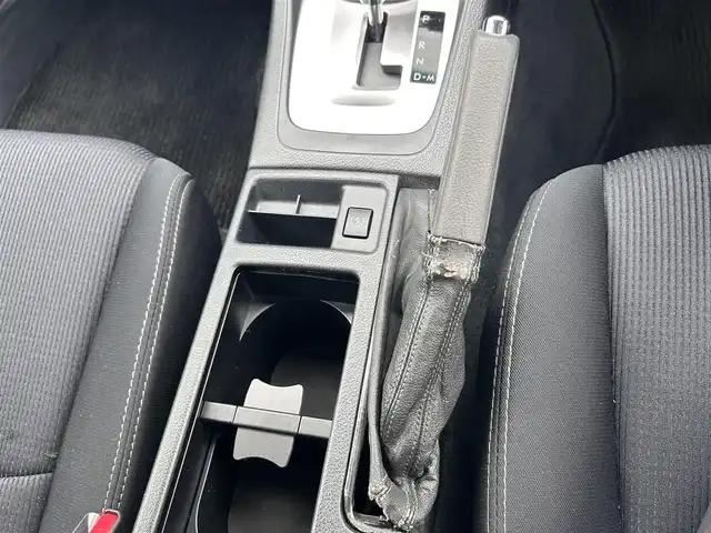 スバル インプレッサ Ｇ４ 2．0i 東京都 2012(平24)年 1.2万km サテンホワイトパール 社外HDDナビ[Strada]/・Bluetooth/AM/FM/純正16インチアルミホイール/純正フロアマット/プッシュスタート/オートライト/ドアバイザー/フォグライト