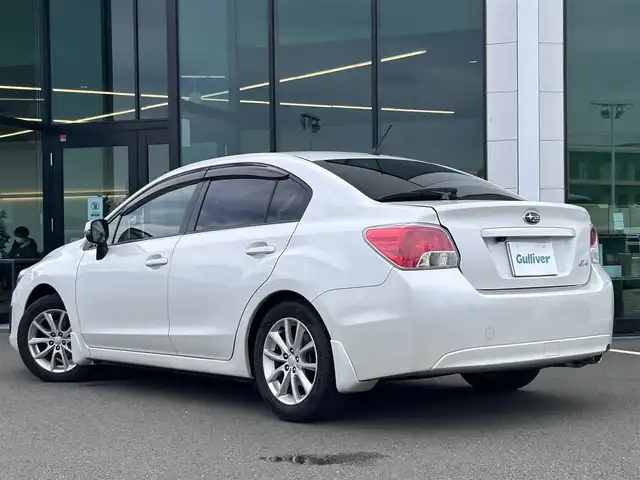 スバル インプレッサ Ｇ４ 2．0i 東京都 2012(平24)年 1.2万km サテンホワイトパール 社外HDDナビ[Strada]/・Bluetooth/AM/FM/純正16インチアルミホイール/純正フロアマット/プッシュスタート/オートライト/ドアバイザー/フォグライト