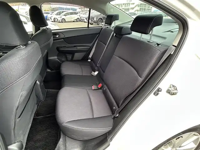スバル インプレッサ Ｇ４ 2．0i 東京都 2012(平24)年 1.2万km サテンホワイトパール 社外HDDナビ[Strada]/・Bluetooth/AM/FM/純正16インチアルミホイール/純正フロアマット/プッシュスタート/オートライト/ドアバイザー/フォグライト