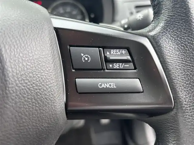 スバル インプレッサ Ｇ４ 2．0i 東京都 2012(平24)年 1.2万km サテンホワイトパール 社外HDDナビ[Strada]/・Bluetooth/AM/FM/純正16インチアルミホイール/純正フロアマット/プッシュスタート/オートライト/ドアバイザー/フォグライト