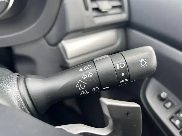 スバル インプレッサ Ｇ４ 2．0i 東京都 2012(平24)年 1.2万km サテンホワイトパール 社外HDDナビ[Strada]/・Bluetooth/AM/FM/純正16インチアルミホイール/純正フロアマット/プッシュスタート/オートライト/ドアバイザー/フォグライト