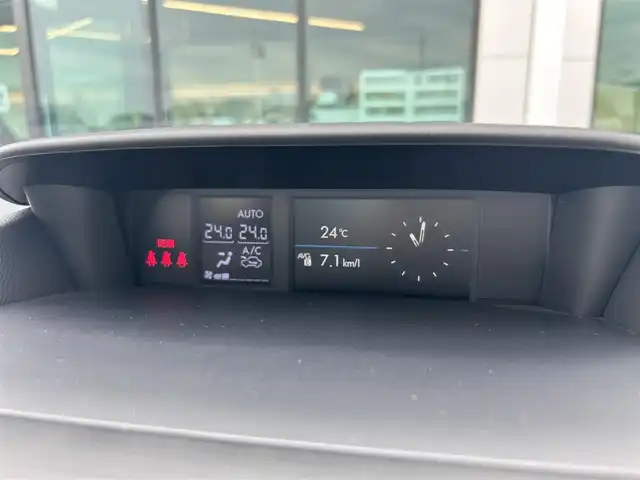 スバル インプレッサ Ｇ４ 2．0i 東京都 2012(平24)年 1.2万km サテンホワイトパール 社外HDDナビ[Strada]/・Bluetooth/AM/FM/純正16インチアルミホイール/純正フロアマット/プッシュスタート/オートライト/ドアバイザー/フォグライト