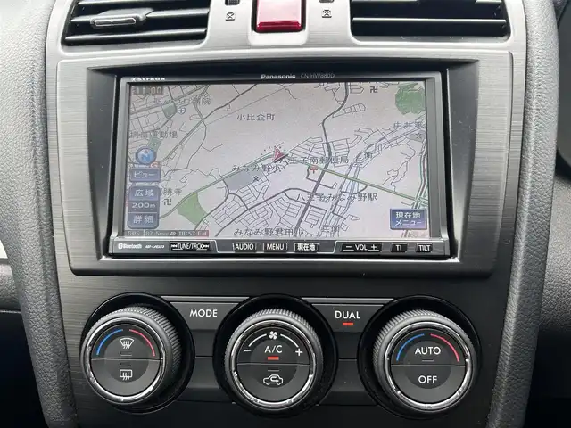 スバル インプレッサ Ｇ４ 2．0i 東京都 2012(平24)年 1.2万km サテンホワイトパール 社外HDDナビ[Strada]/・Bluetooth/AM/FM/純正16インチアルミホイール/純正フロアマット/プッシュスタート/オートライト/ドアバイザー/フォグライト