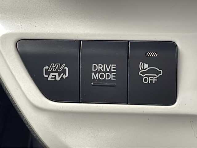 トヨタ プリウス ＰＨＶ S ナビパッケージ 岐阜県 2019(平31)年 6.9万km ホワイトパールクリスタルシャイン 純正11.6インチナビ（E6003）/（AM、FM、Bluetooth、フルセグTV、AUX）/バックカメラ/ビルトインETC2.0/純正前方ドラレコ/シートヒーター/ステアリングヒーター/クルーズコントロール/トヨタセーフティーセンス/LEDヘッドライト/オートマチックハイビーム/レーンキープアシスト