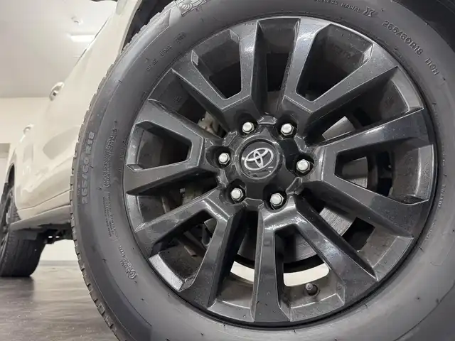 トヨタ ランドクルーザー プラド TX Lパッケージ ブラックED 三重県 2021(令3)年 5.5万km ホワイトパールクリスタルシャイン 2.8L ディーゼルターボ/パートタイム4WD/MTモード付フロア6AT/アルパイン 9インチ『ビッグX』/（AM/FM/CD/DVD/TV/SD/SDREC/USB/Bluetooth/HDMI/CarPlay/AndroidAuto）/バックカメラ/ドライブレコーダー 前方/ビルトイン ETC/Toyota Safety Sense/・プリクラッシュセーフティ/・レーンディパーチャーアラート/・レーダークルコン/・オートハイビーム/・ロードサインアシスト/・先行車発進告知機能/・オートハイビーム/・ダウンヒルアシストコントロール*/・クリアランスソナー/など/装備/・【OP】ムーンルーフ/ブラックルーフレール/・本革シート（ブラック）/・シートヒーター＆ベンチレーション（D/N）/・パワーシート（D8way/N4way）/・左右独立オートエアコン/・オートライト＆ハイビーム/・LED ヘッドランプ＋フロントフォグランプ/・センターデフロック*/・2速発進機能*/・DPF手動再生機能*/・専用 純正18inAW/・保/取/ナビ取/・スマートキーx2/など/*…ディーゼルのみ