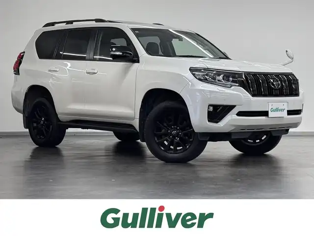 トヨタ ランドクルーザー プラド TX Lパッケージ ブラックED 三重県 2021(令3)年 5.5万km ホワイトパールクリスタルシャイン 2.8L ディーゼルターボ/パートタイム4WD/MTモード付フロア6AT/アルパイン 9インチ『ビッグX』/（AM/FM/CD/DVD/TV/SD/SDREC/USB/Bluetooth/HDMI/CarPlay/AndroidAuto）/バックカメラ/ドライブレコーダー 前方/ビルトイン ETC/Toyota Safety Sense/・プリクラッシュセーフティ/・レーンディパーチャーアラート/・レーダークルコン/・オートハイビーム/・ロードサインアシスト/・先行車発進告知機能/・オートハイビーム/・ダウンヒルアシストコントロール*/・クリアランスソナー/など/装備/・【OP】ムーンルーフ/ブラックルーフレール/・本革シート（ブラック）/・シートヒーター＆ベンチレーション（D/N）/・パワーシート（D8way/N4way）/・左右独立オートエアコン/・オートライト＆ハイビーム/・LED ヘッドランプ＋フロントフォグランプ/・センターデフロック*/・2速発進機能*/・DPF手動再生機能*/・専用 純正18inAW/・保/取/ナビ取/・スマートキーx2/など/*…ディーゼルのみ