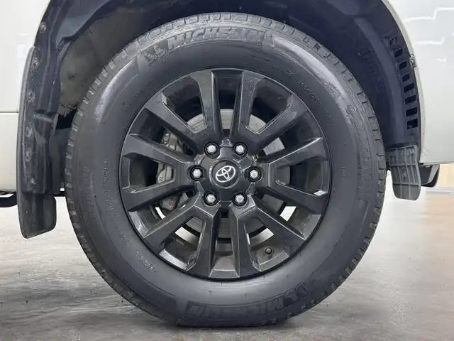 トヨタ ランドクルーザー プラド TX Lパッケージ ブラックED 三重県 2021(令3)年 5.5万km ホワイトパールクリスタルシャイン 2.8L ディーゼルターボ/パートタイム4WD/MTモード付フロア6AT/アルパイン 9インチ『ビッグX』/（AM/FM/CD/DVD/TV/SD/SDREC/USB/Bluetooth/HDMI/CarPlay/AndroidAuto）/バックカメラ/ドライブレコーダー 前方/ビルトイン ETC/Toyota Safety Sense/・プリクラッシュセーフティ/・レーンディパーチャーアラート/・レーダークルコン/・オートハイビーム/・ロードサインアシスト/・先行車発進告知機能/・オートハイビーム/・ダウンヒルアシストコントロール*/・クリアランスソナー/など/装備/・【OP】ムーンルーフ/ブラックルーフレール/・本革シート（ブラック）/・シートヒーター＆ベンチレーション（D/N）/・パワーシート（D8way/N4way）/・左右独立オートエアコン/・オートライト＆ハイビーム/・LED ヘッドランプ＋フロントフォグランプ/・センターデフロック*/・2速発進機能*/・DPF手動再生機能*/・専用 純正18inAW/・保/取/ナビ取/・スマートキーx2/など/*…ディーゼルのみ