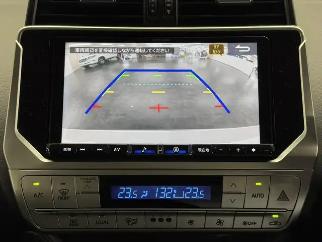 トヨタ ランドクルーザー プラド TX Lパッケージ ブラックED 三重県 2021(令3)年 5.5万km ホワイトパールクリスタルシャイン 2.8L ディーゼルターボ/パートタイム4WD/MTモード付フロア6AT/アルパイン 9インチ『ビッグX』/（AM/FM/CD/DVD/TV/SD/SDREC/USB/Bluetooth/HDMI/CarPlay/AndroidAuto）/バックカメラ/ドライブレコーダー 前方/ビルトイン ETC/Toyota Safety Sense/・プリクラッシュセーフティ/・レーンディパーチャーアラート/・レーダークルコン/・オートハイビーム/・ロードサインアシスト/・先行車発進告知機能/・オートハイビーム/・ダウンヒルアシストコントロール*/・クリアランスソナー/など/装備/・【OP】ムーンルーフ/ブラックルーフレール/・本革シート（ブラック）/・シートヒーター＆ベンチレーション（D/N）/・パワーシート（D8way/N4way）/・左右独立オートエアコン/・オートライト＆ハイビーム/・LED ヘッドランプ＋フロントフォグランプ/・センターデフロック*/・2速発進機能*/・DPF手動再生機能*/・専用 純正18inAW/・保/取/ナビ取/・スマートキーx2/など/*…ディーゼルのみ