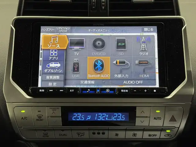 トヨタ ランドクルーザー プラド TX Lパッケージ ブラックED 三重県 2021(令3)年 5.5万km ホワイトパールクリスタルシャイン 2.8L ディーゼルターボ/パートタイム4WD/MTモード付フロア6AT/アルパイン 9インチ『ビッグX』/（AM/FM/CD/DVD/TV/SD/SDREC/USB/Bluetooth/HDMI/CarPlay/AndroidAuto）/バックカメラ/ドライブレコーダー 前方/ビルトイン ETC/Toyota Safety Sense/・プリクラッシュセーフティ/・レーンディパーチャーアラート/・レーダークルコン/・オートハイビーム/・ロードサインアシスト/・先行車発進告知機能/・オートハイビーム/・ダウンヒルアシストコントロール*/・クリアランスソナー/など/装備/・【OP】ムーンルーフ/ブラックルーフレール/・本革シート（ブラック）/・シートヒーター＆ベンチレーション（D/N）/・パワーシート（D8way/N4way）/・左右独立オートエアコン/・オートライト＆ハイビーム/・LED ヘッドランプ＋フロントフォグランプ/・センターデフロック*/・2速発進機能*/・DPF手動再生機能*/・専用 純正18inAW/・保/取/ナビ取/・スマートキーx2/など/*…ディーゼルのみ