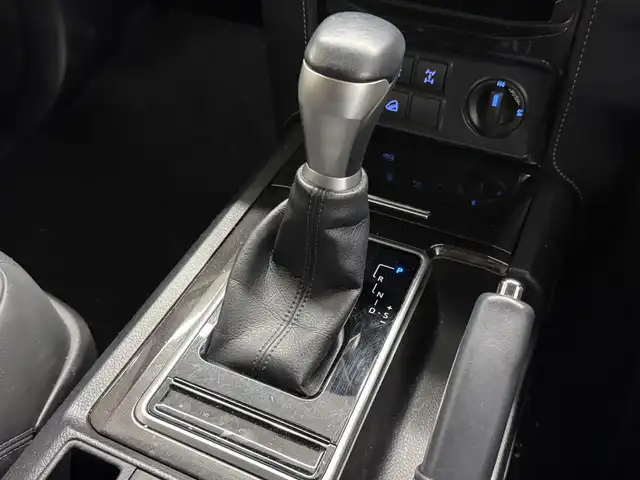 トヨタ ランドクルーザー プラド TX Lパッケージ ブラックED 三重県 2021(令3)年 5.5万km ホワイトパールクリスタルシャイン 2.8L ディーゼルターボ/パートタイム4WD/MTモード付フロア6AT/アルパイン 9インチ『ビッグX』/（AM/FM/CD/DVD/TV/SD/SDREC/USB/Bluetooth/HDMI/CarPlay/AndroidAuto）/バックカメラ/ドライブレコーダー 前方/ビルトイン ETC/Toyota Safety Sense/・プリクラッシュセーフティ/・レーンディパーチャーアラート/・レーダークルコン/・オートハイビーム/・ロードサインアシスト/・先行車発進告知機能/・オートハイビーム/・ダウンヒルアシストコントロール*/・クリアランスソナー/など/装備/・【OP】ムーンルーフ/ブラックルーフレール/・本革シート（ブラック）/・シートヒーター＆ベンチレーション（D/N）/・パワーシート（D8way/N4way）/・左右独立オートエアコン/・オートライト＆ハイビーム/・LED ヘッドランプ＋フロントフォグランプ/・センターデフロック*/・2速発進機能*/・DPF手動再生機能*/・専用 純正18inAW/・保/取/ナビ取/・スマートキーx2/など/*…ディーゼルのみ