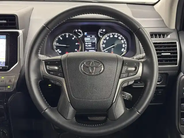 トヨタ ランドクルーザー プラド TX Lパッケージ ブラックED 三重県 2021(令3)年 5.5万km ホワイトパールクリスタルシャイン 2.8L ディーゼルターボ/パートタイム4WD/MTモード付フロア6AT/アルパイン 9インチ『ビッグX』/（AM/FM/CD/DVD/TV/SD/SDREC/USB/Bluetooth/HDMI/CarPlay/AndroidAuto）/バックカメラ/ドライブレコーダー 前方/ビルトイン ETC/Toyota Safety Sense/・プリクラッシュセーフティ/・レーンディパーチャーアラート/・レーダークルコン/・オートハイビーム/・ロードサインアシスト/・先行車発進告知機能/・オートハイビーム/・ダウンヒルアシストコントロール*/・クリアランスソナー/など/装備/・【OP】ムーンルーフ/ブラックルーフレール/・本革シート（ブラック）/・シートヒーター＆ベンチレーション（D/N）/・パワーシート（D8way/N4way）/・左右独立オートエアコン/・オートライト＆ハイビーム/・LED ヘッドランプ＋フロントフォグランプ/・センターデフロック*/・2速発進機能*/・DPF手動再生機能*/・専用 純正18inAW/・保/取/ナビ取/・スマートキーx2/など/*…ディーゼルのみ