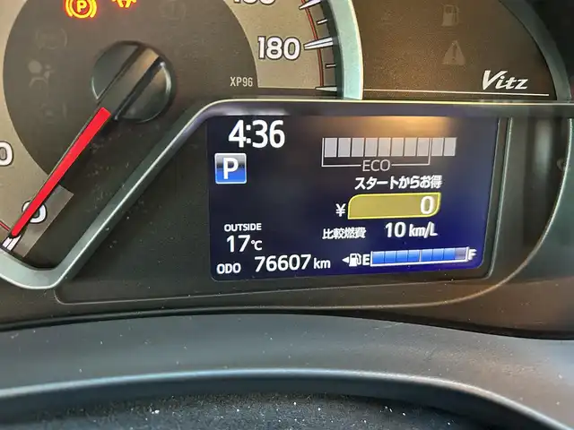 トヨタ ヴィッツ F 福岡県 2015(平27)年 7.7万km ホワイトパールクリスタルシャイン SDナビ(BT、Bカメラ、フルセグTV、CD/DVD、AUX)/純正フロアマット/横滑り防止/社外ETC/スマートキー