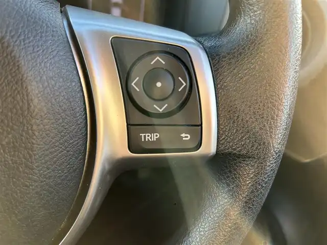 トヨタ ヴィッツ F 福岡県 2015(平27)年 7.7万km ホワイトパールクリスタルシャイン SDナビ(BT、Bカメラ、フルセグTV、CD/DVD、AUX)/純正フロアマット/横滑り防止/社外ETC/スマートキー