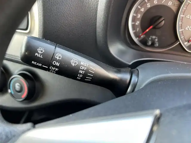 トヨタ ヴィッツ F 福岡県 2015(平27)年 7.7万km ホワイトパールクリスタルシャイン SDナビ(BT、Bカメラ、フルセグTV、CD/DVD、AUX)/純正フロアマット/横滑り防止/社外ETC/スマートキー