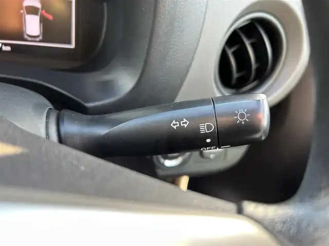 トヨタ ヴィッツ F 福岡県 2015(平27)年 7.7万km ホワイトパールクリスタルシャイン SDナビ(BT、Bカメラ、フルセグTV、CD/DVD、AUX)/純正フロアマット/横滑り防止/社外ETC/スマートキー