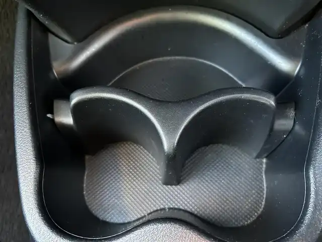 トヨタ ヴィッツ F 福岡県 2015(平27)年 7.7万km ホワイトパールクリスタルシャイン SDナビ(BT、Bカメラ、フルセグTV、CD/DVD、AUX)/純正フロアマット/横滑り防止/社外ETC/スマートキー