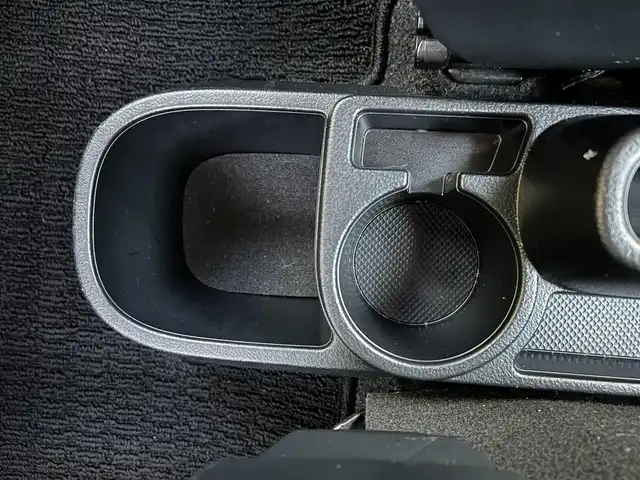 トヨタ ヴィッツ F 福岡県 2015(平27)年 7.7万km ホワイトパールクリスタルシャイン SDナビ(BT、Bカメラ、フルセグTV、CD/DVD、AUX)/純正フロアマット/横滑り防止/社外ETC/スマートキー