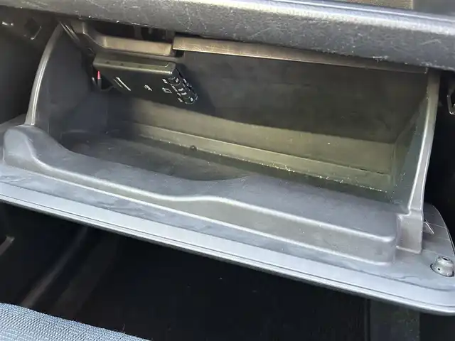 トヨタ ヴィッツ F 福岡県 2015(平27)年 7.7万km ホワイトパールクリスタルシャイン SDナビ(BT、Bカメラ、フルセグTV、CD/DVD、AUX)/純正フロアマット/横滑り防止/社外ETC/スマートキー