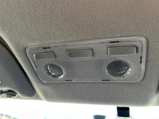 トヨタ ヴィッツ F 福岡県 2015(平27)年 7.7万km ホワイトパールクリスタルシャイン SDナビ(BT、Bカメラ、フルセグTV、CD/DVD、AUX)/純正フロアマット/横滑り防止/社外ETC/スマートキー