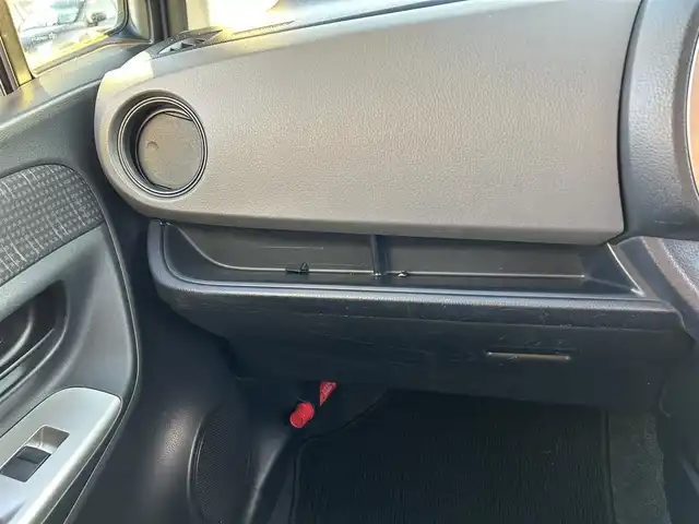 トヨタ ヴィッツ F 福岡県 2015(平27)年 7.7万km ホワイトパールクリスタルシャイン SDナビ(BT、Bカメラ、フルセグTV、CD/DVD、AUX)/純正フロアマット/横滑り防止/社外ETC/スマートキー