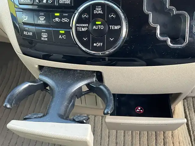 トヨタ エスティマ アエラス 東京都 2013(平25)年 9.2万km ホワイトパールクリスタルシャイン