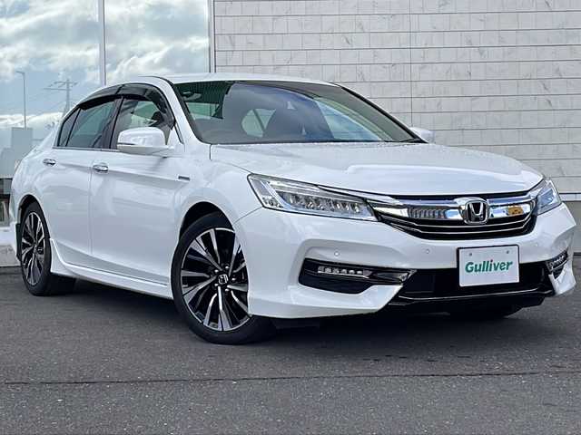 ホンダ アコード ハイブリッド EX 岩手県 2017(平29)年 2万km ホワイトオーキッドパール ワンオーナー/純正ナビ(CD/DVD/ラジオ/HDMI/USB/BT)/フルセグテレビ/バックカメラ/前席シートヒーター/前席パワーシート(D席メモリー機能付き)/ハーフレザーシート/衝突軽減ブレーキ/車線維持支援システム/レーダークルーズコントロール/コーナーセンサー/横滑り防止機能/パドルシフト/LEDヘッドライト/フォグランプ/純正18inアルミホイール/純正フロアマット/プッシュスタート/スマートキー(×2)/ステアリングスイッチ/電動格納ミラー/ウィンカーミラー/ドアバイザー/取説＆保証書