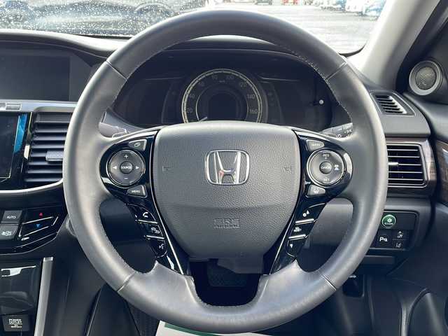 ホンダ アコード ハイブリッド EX 岩手県 2017(平29)年 2万km ホワイトオーキッドパール ワンオーナー/純正ナビ(CD/DVD/ラジオ/HDMI/USB/BT)/フルセグテレビ/バックカメラ/前席シートヒーター/前席パワーシート(D席メモリー機能付き)/ハーフレザーシート/衝突軽減ブレーキ/車線維持支援システム/レーダークルーズコントロール/コーナーセンサー/横滑り防止機能/パドルシフト/LEDヘッドライト/フォグランプ/純正18inアルミホイール/純正フロアマット/プッシュスタート/スマートキー(×2)/ステアリングスイッチ/電動格納ミラー/ウィンカーミラー/ドアバイザー/取説＆保証書