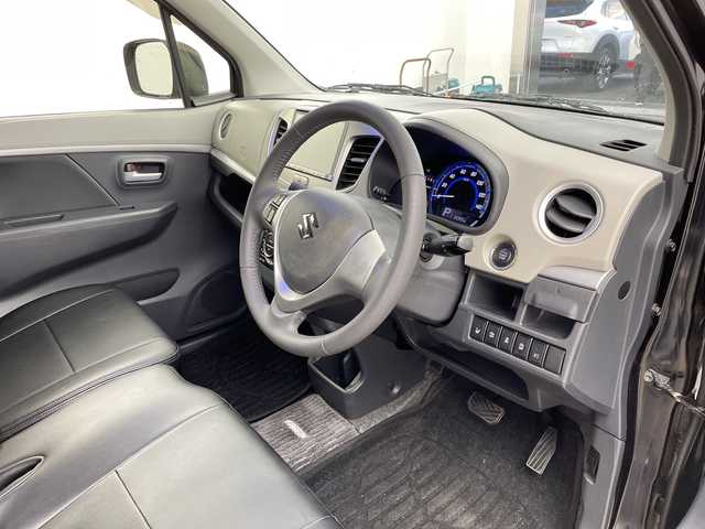 スズキ ワゴンＲ FZ 兵庫県 2016(平28)年 3.6万km ブルーイッシュブラックパール3 ・純正ナビ/・レザー調シートカバー/・シートヒーター/・純正フロアマット/・衝突軽減ブレーキ/・LEDヘッドライト/・横滑り防止/・アイドリングストップ/・ステアリングスイッチ/・社外14インチアルミホイール/・スマートキー/・スペアキー/・プッシュスタート/・取扱説明書/・保証書/・ドアバイザー