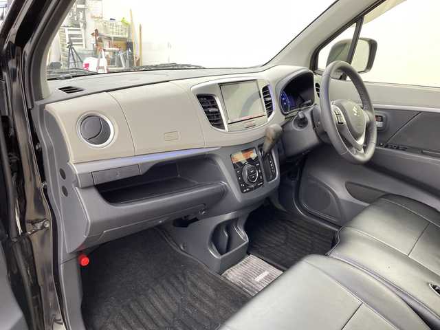 スズキ ワゴンＲ FZ 兵庫県 2016(平28)年 3.6万km ブルーイッシュブラックパール3 ・純正ナビ/・レザー調シートカバー/・シートヒーター/・純正フロアマット/・衝突軽減ブレーキ/・LEDヘッドライト/・横滑り防止/・アイドリングストップ/・ステアリングスイッチ/・社外14インチアルミホイール/・スマートキー/・スペアキー/・プッシュスタート/・取扱説明書/・保証書/・ドアバイザー