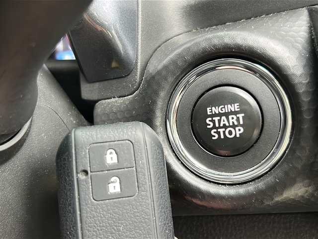 スズキ ハスラー Jスタイル ターボ 千葉県 2021(令3)年 3.4万km シフォンアイボリーメタリック/ガンメタリック2トーン 4WD/ワンオーナー/純正９インチナビ/フルセグTV/CD/DVD/Bluetooth/SD/アラウンドビューカメラ/バックカメラ/後席リアモニター×2/シートヒーターD/N席/衝突軽減ブレーキ/追従式クルーズコントロール/レーンキープアシスト/車線逸脱警報/リアパーキングセンサー/アイドリングストップ/横滑り防止/ダウンヒルアシスト/ヒルディセントコントロール/本革巻きステアリング/ステアリングスイッチ/パドルシフト/LEDヘッドライト/オートライト/フォグライト/スマートキー/エンジンプッシュスタート/前後ドラレコ（ZDR016）/ラバーフロアマット/スペアキー/保証書/取扱説明書