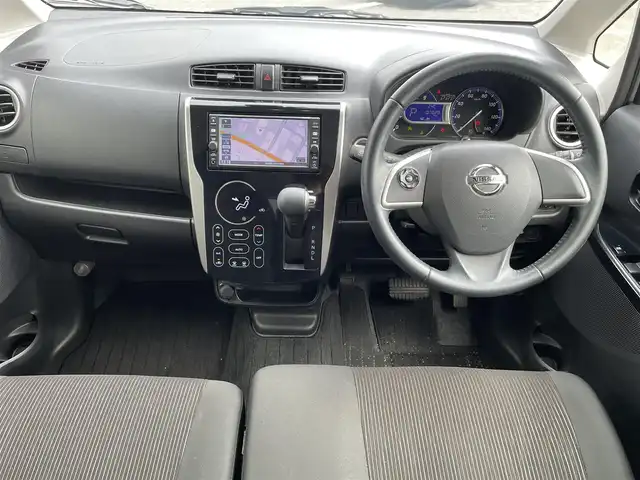 日産 デイズ ハイウェイスターX 長崎県 2017(平29)年 10.7万km ホワイトパール 全方位カメラ/純正ナビ/アラウンドビューモニター/エマージェンシーブレーキ/オートライト/ＨＩＤ/スマートキー/スペアキー/オートハイビーム/ステアリングスイッチ/横滑り防止