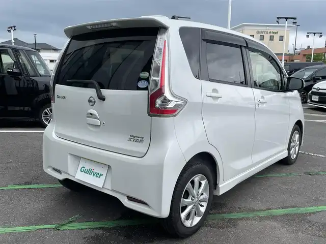 日産 デイズ ハイウェイスターX 長崎県 2017(平29)年 10.7万km ホワイトパール 全方位カメラ/純正ナビ/アラウンドビューモニター/エマージェンシーブレーキ/オートライト/ＨＩＤ/スマートキー/スペアキー/オートハイビーム/ステアリングスイッチ/横滑り防止