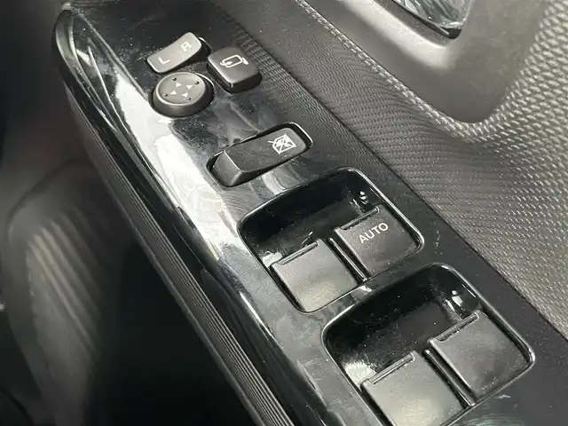スズキ スペーシア カスタム HYBRID XS 千葉県 2021(令3)年 6.4万km ピュアホワイトP 社外メモリーナビ/フルセグＴＶ/両側パワースライドドア/ＥＴＣ/ハーフレザー/ＢＬＵＥＴＯＯＴＨ/バックカメラ/レーダークルーズコントロール/前席シートヒーター/純正アルミホイール/４ＷＤ