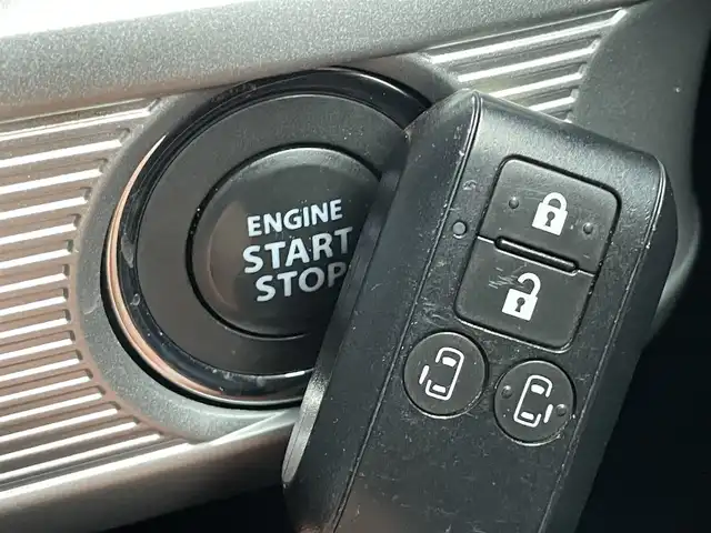 スズキ スペーシア カスタム HYBRID XS 千葉県 2021(令3)年 6.4万km ピュアホワイトP 社外メモリーナビ/フルセグＴＶ/両側パワースライドドア/ＥＴＣ/ハーフレザー/ＢＬＵＥＴＯＯＴＨ/バックカメラ/レーダークルーズコントロール/前席シートヒーター/純正アルミホイール/４ＷＤ