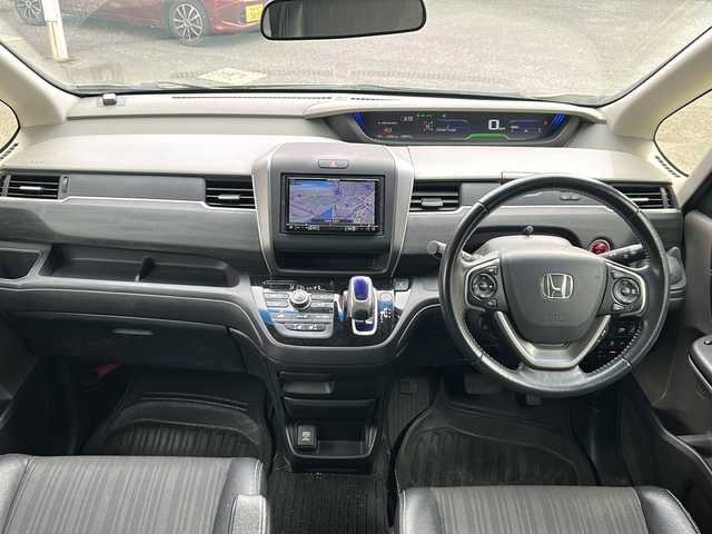 ホンダ フリード ハイブリット EX 宮崎県 2017(平29)年 14.4万km シトロンドロップ カロッツェリアナビ（AM/FM/CD/Bluetooth/フルセグTV）/バックカメラ/両側パワースライドドア/レーダークルコン/ETC/前席シートヒーター/衝突軽減ブレーキ/純正ドアバイザー/純正フロアマット