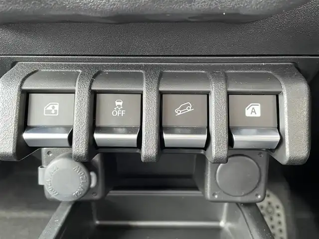 スズキ ジムニー XC 新潟県 2025(令7)年 0.1万km未満 ブルーイッシュブラックパール3 スズキセーフティサポート/シートヒーター/クルーズコントロール（追従有）/レーンキープアシスト/コーナーセンサー(後)/アイドリングストップ/革巻きステアリング/ステアリングスイッチ/AUTOライト/LEDライト/フォグランプ/電格ミラー/背面タイヤ付き/横滑り防止/プッシュスタート/スマートキー